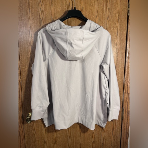 Athleta Glacier Handkerchief Abalone Gray Poncho Hoodie - Picture 6 of 7